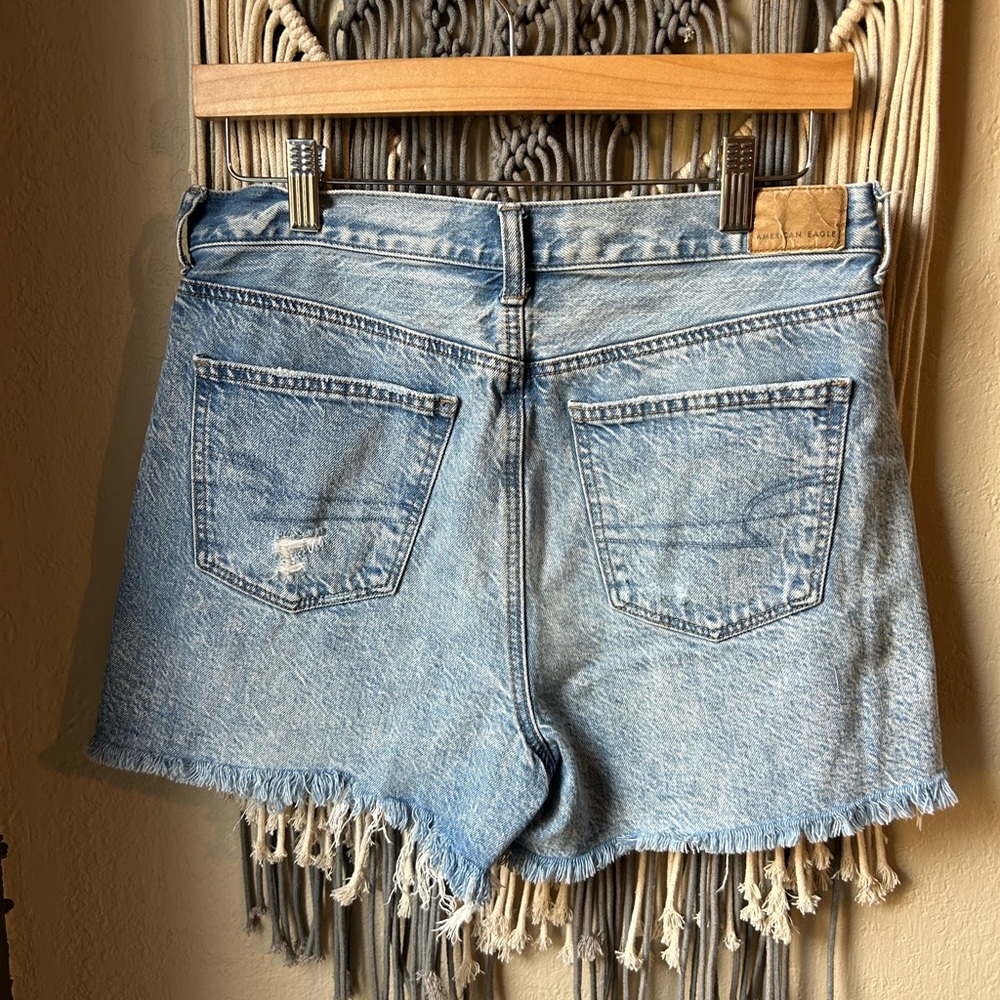 American Eagle Outfitters Women's Distressed Blue Denim High Rise Mom Shorts - Picture 3 of 8
